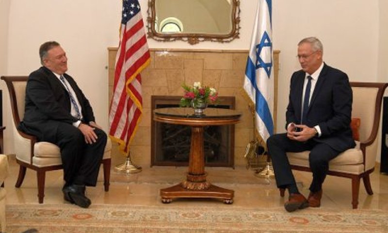 מזכיר המדינה האמריקאי מייקל פומפיאו נועד עם יו"ר כחול לבן, רא"ל (מיל') בני גנץ בשגרירות ארה"ב בירושלים [צילום: מתי שטרן/שגרירות ארה"ב בירושלים]