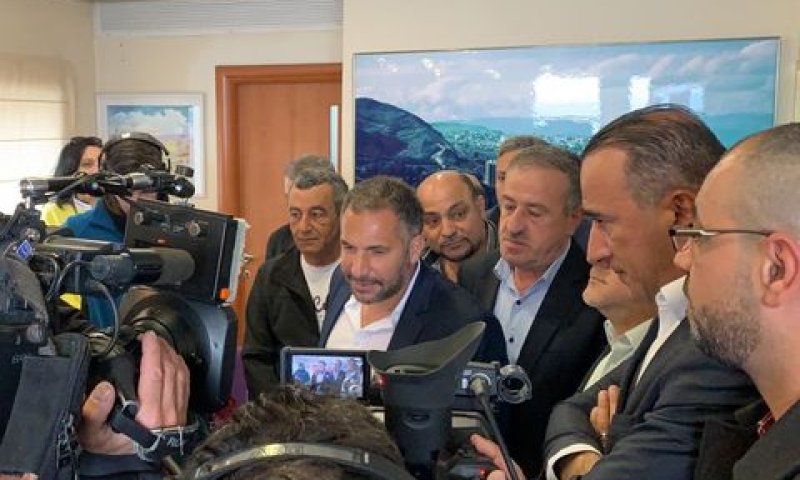 רון קובי עם חברי ועדת המעקב [צילום: עיריית טבריה]
