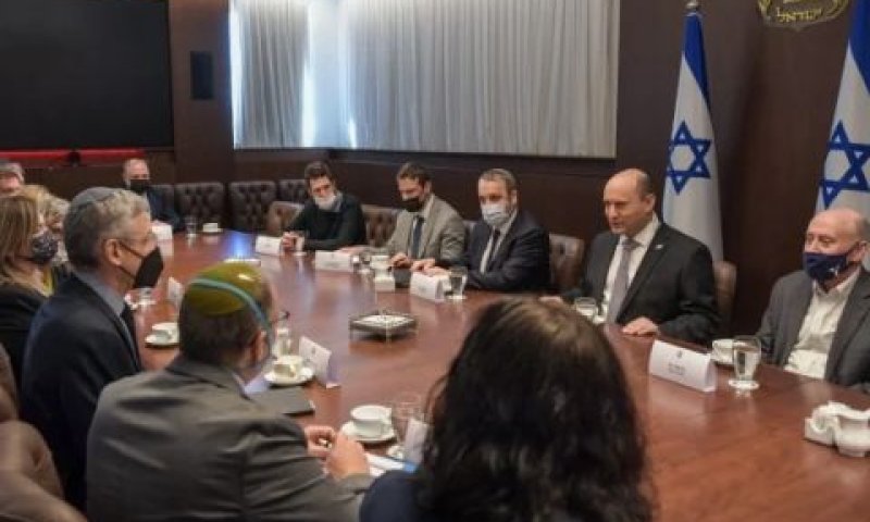 נפתלי בנט בפגישה עם ראשי תנועות הרפורמים והקונסרבטיבים [צילום: קובי גדעון/לע"מ]