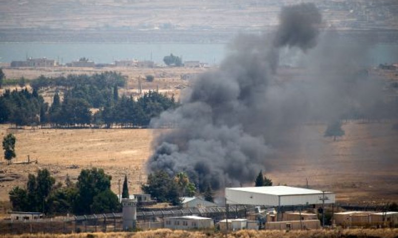 עשן היום במעבר הגבול קוניטרה[צילום: באסל עווידאת/פלאש 90]