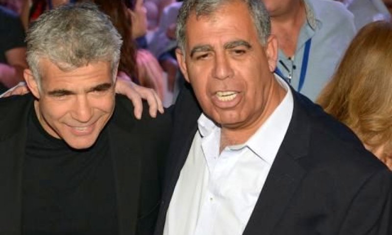מיקי לוי, יאיר לפיד. מהאוצר לתיירות [צילום: אלעד גוטמן]