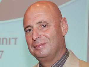 מנכ"ל הוט דוד קמיניץ, רווח נקי לאחר שנים