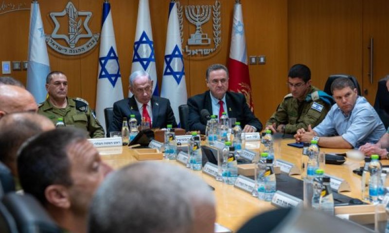 כ"ץ, נתניהו וזמיר בפורום מטכ"ל [צילום: אריאל חרמוני]