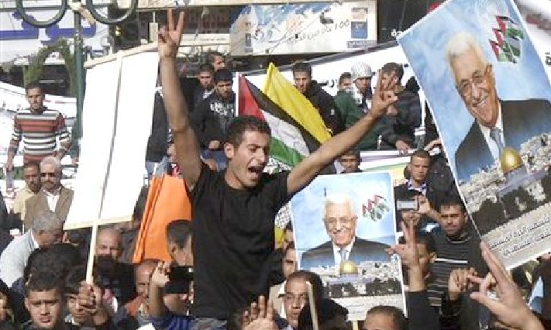 אלפי פלשתינים יצאו לרחובות [צילום: AP]