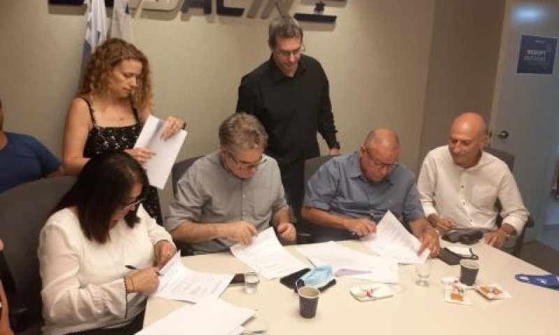 מעמד החתימה על ההסכים [צילום: באדיבות דוברות ההסתדרות]