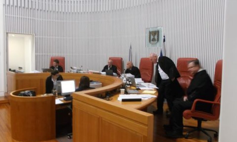 מימין: זילברטל, פוגלמן, ג'ובראן, הנדל, עמית