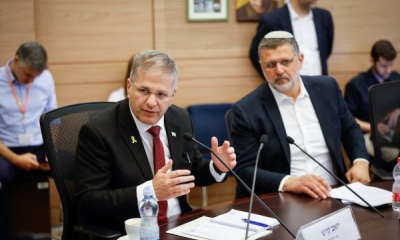 ח"כ בוארון והשר קיש [צילום: נועם מושקוביץ/דוברות הכנסת]