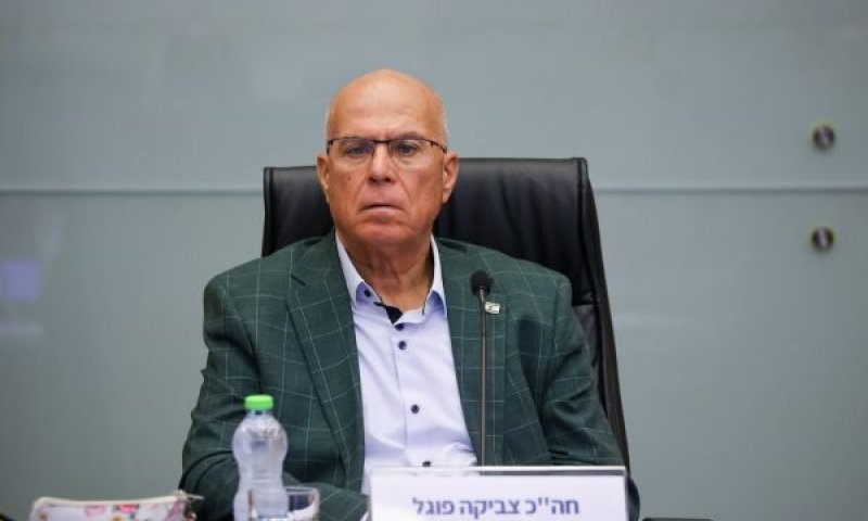 פוגל. לוחץ [צילום: נועם מושקוביץ/דוברות הכנסת]