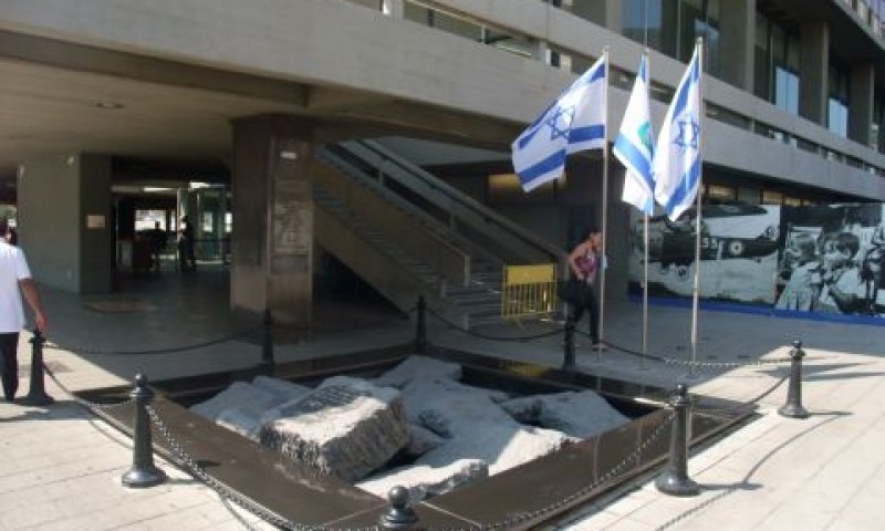 האנדרטה במקום הרצח. "תג מחיר" [צילום: איתמר לוין]