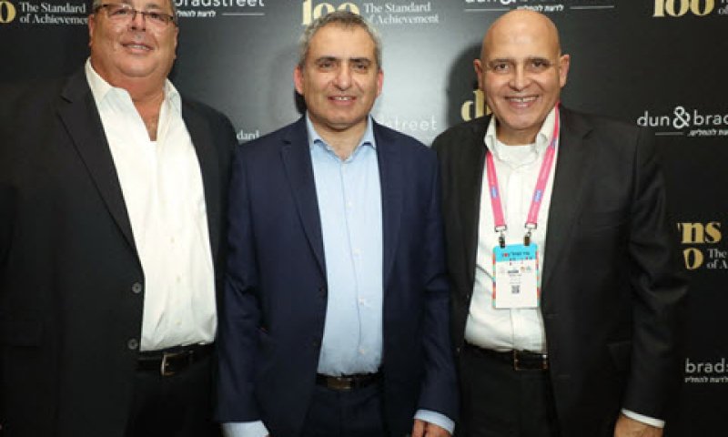 דוד פתאל, מייסד ובעלים של רשת מלונות פתאל, שר הבינוי והשיכון זאב אלקין, דורון כהן יו"ר ובעלים דן אנד ברדסטריט [צילום: ניב קנטור]
