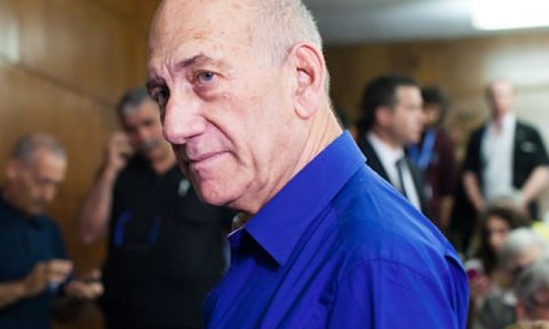אולמרט. סייע לקבל כסף [צילום: פלאש 90]