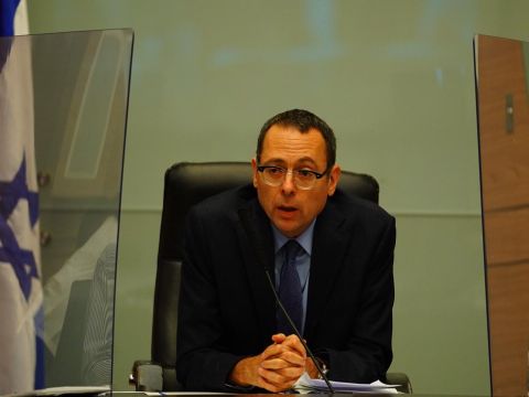 היו"ר צביקה האוזר