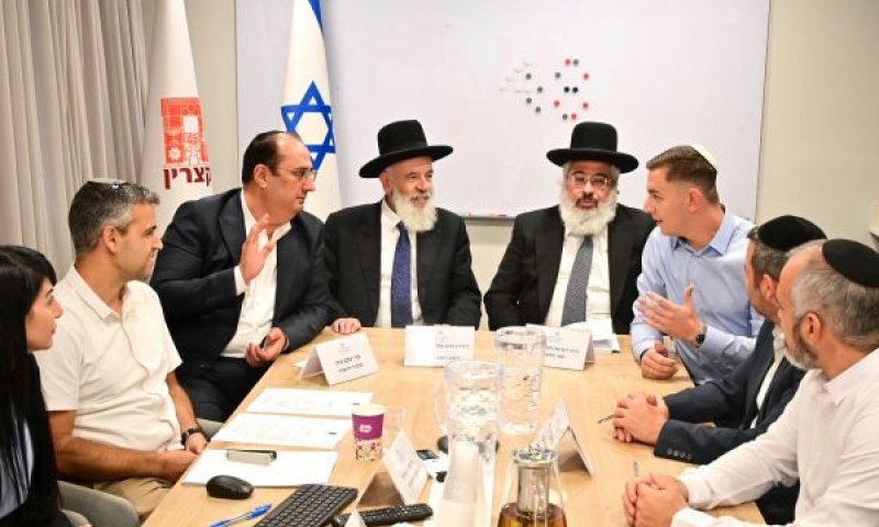 מעמד הבחירה ברב מאזוז [צילום: המשרד לשירותי דת]