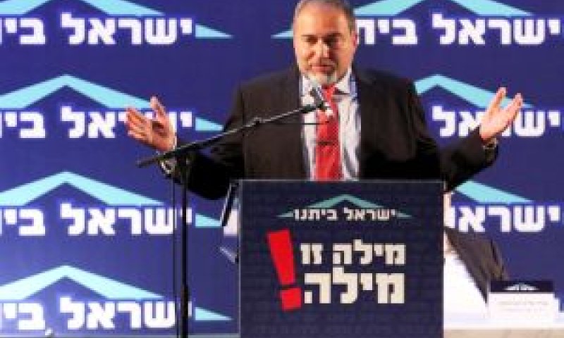 ליברמן. מחכים למוצא פיו [צילום: פלאש 90]