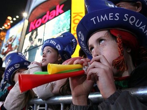 חוגגים בכיכר [צילום: AP]