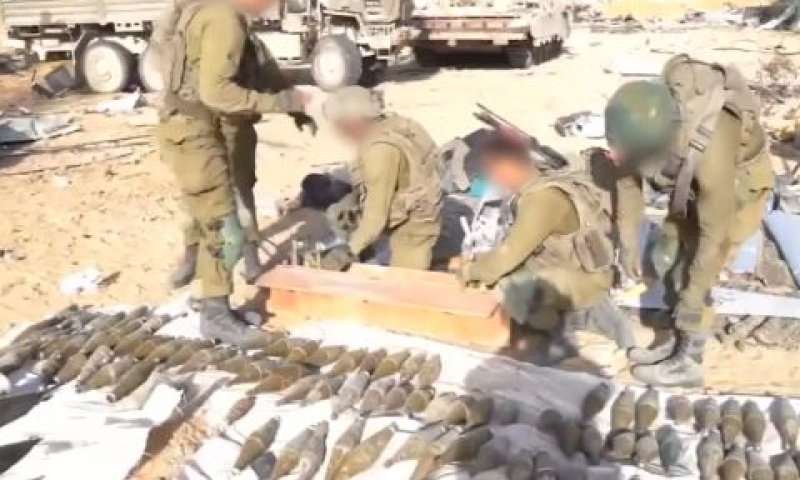 מצבור נשק בקרבת מרפאה ובית ספר [צילום: דובר צה"ל]