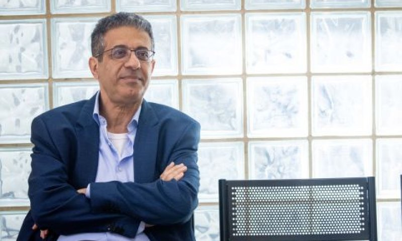 התכתבויות עם אילן ישועה [צילום: יונתן זינדל, פלאש 90]