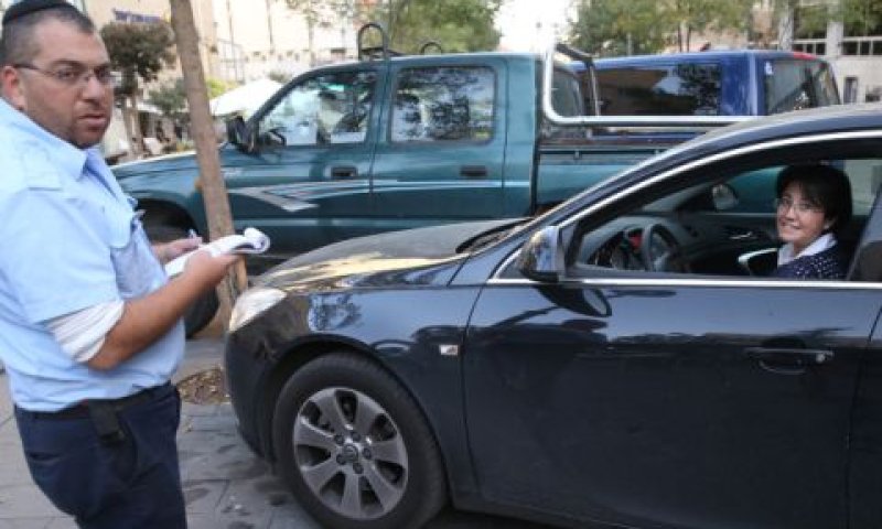 ח"כ חנין זועבי (במכונית) [צילום: פלאש 90]