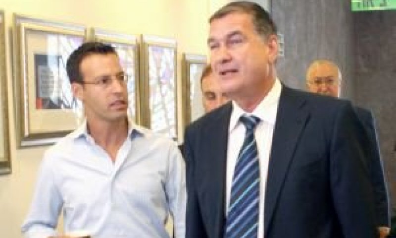 רמון. יד מכוונת [צילום: פלאש 90]