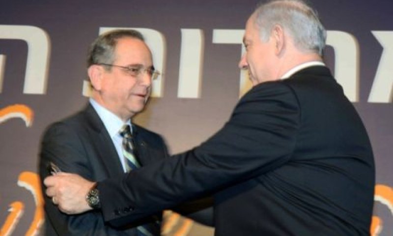 נתניהו וברוש, באסיפת התעשיינים היום [צילום: יח"צ]