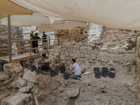 החפירות הארכיאולוגיות בחניון גבעתי בעיר דוד [צילום: אליהו ינאי, עיר דוד]