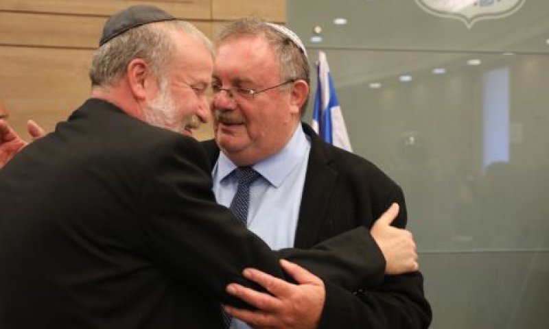 מנדלבליט והרשקוביץ בישיבה [צילום: יצחק הררי/דוברות הכנסת]