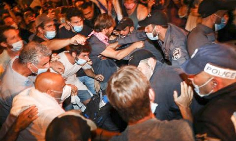 ההפגנות אמש [צילום: אוליביה פיטוסי, פלאש 90]