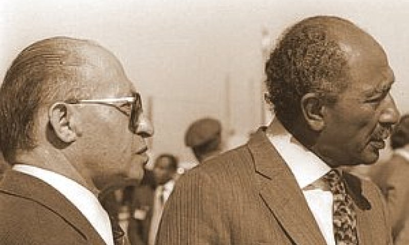 מנחם בגין ואנואר סאדאת [צילום: לע"מ]
