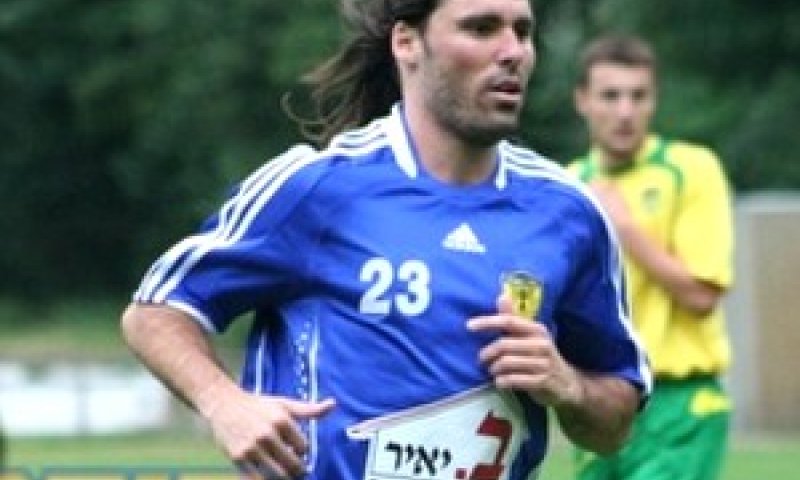 דריו פרננדס. משחק מצוין לארגנטיני [צילום: גיא בן זיו]