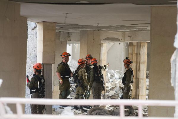 פעילות פיקוד העורף בזירה בבאר שבע [צילום: דובר צה"ל]