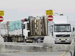 ומסרבים להתעכב בשני מחסומים בדרך לבירה בכביש 443