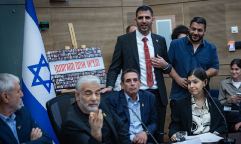 לפיד והשר קרעי. ירדנו למקום ה-101 במדד חופש העיתונות [צילום: יונתן זינדל/פלאש 90]
