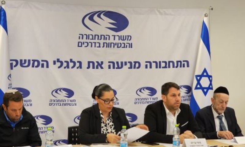 אורי מקלב, משה בן-זקן, מיכל קלה בן-חמו, נתנאל אייזק [צילום: משרד התחבורה]