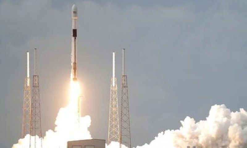 שיגור הלוויין עמוס 17 [צילום: ג'ון ראוקס, AP]