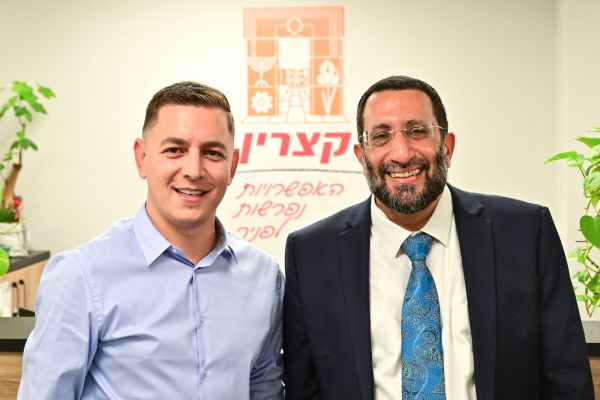 הרב אליהו מאזוז וראש המועצה אליהו דואה
