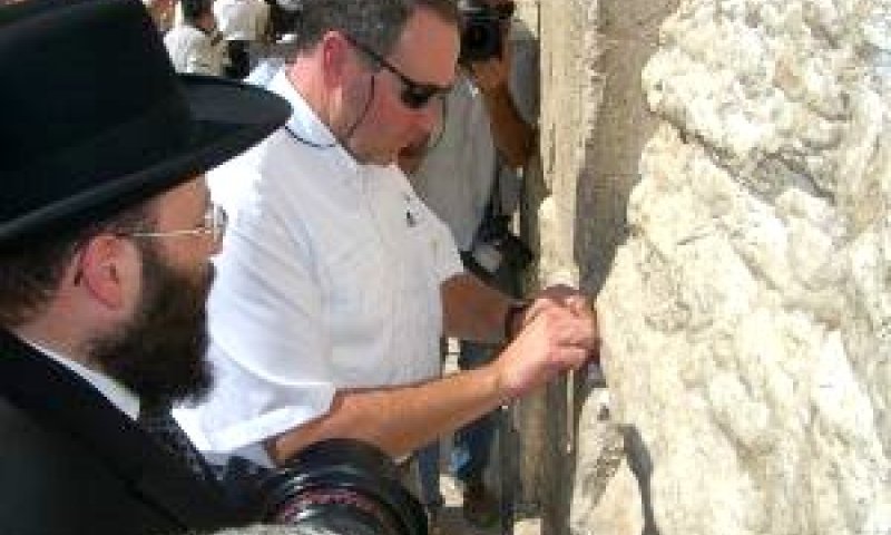 האקבי. טומן את הפתק