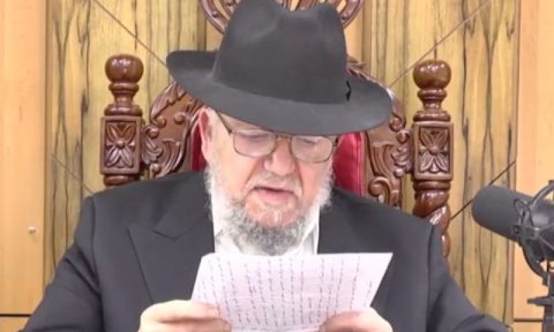 הרב מאזוז קורא את כרוז הסופרים