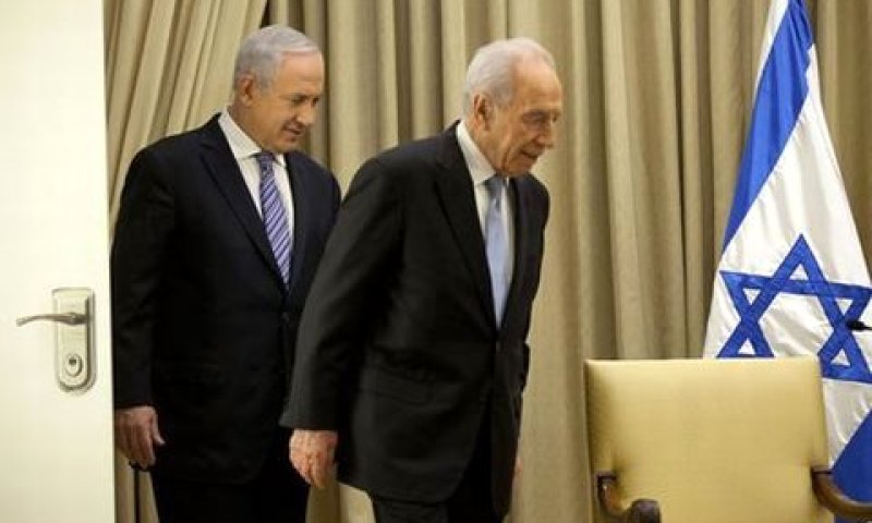 נתניהו אצל הנשיא. רוב הציבור מאמין לבנט ולא לו [צילום: AP]
