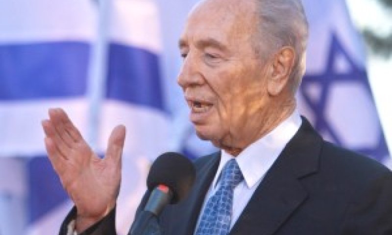 הנשיא פרס בטקס הענקת פרס ביטחון ישראל [צילום: אמיל סלמן/ג&acute;יני ]