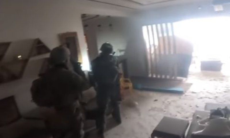 פעילות הכוחות במבנה הסמוך לבי"ח שיפא [צילום: דובר צה''ל]