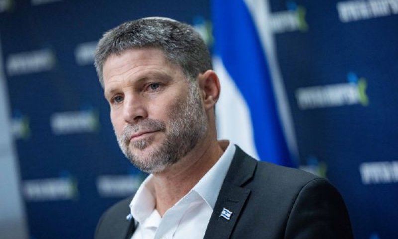 סמוטריץ תוקף את אייזנקוט: "קראת לי תת-הנהגה" [צילום: יונתן זינדל/פלאש 90]