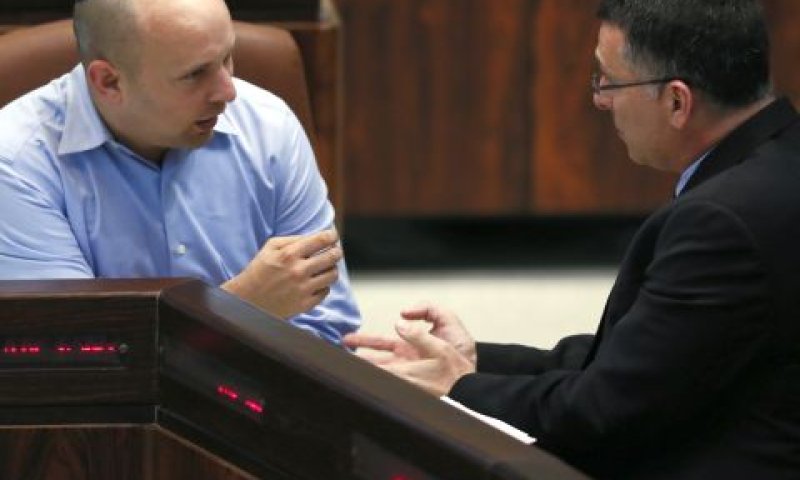 "קבוצה סגורה". נפתלי בנט וגדעון סער [צילום: מרים אלסטר/פלאש 90]