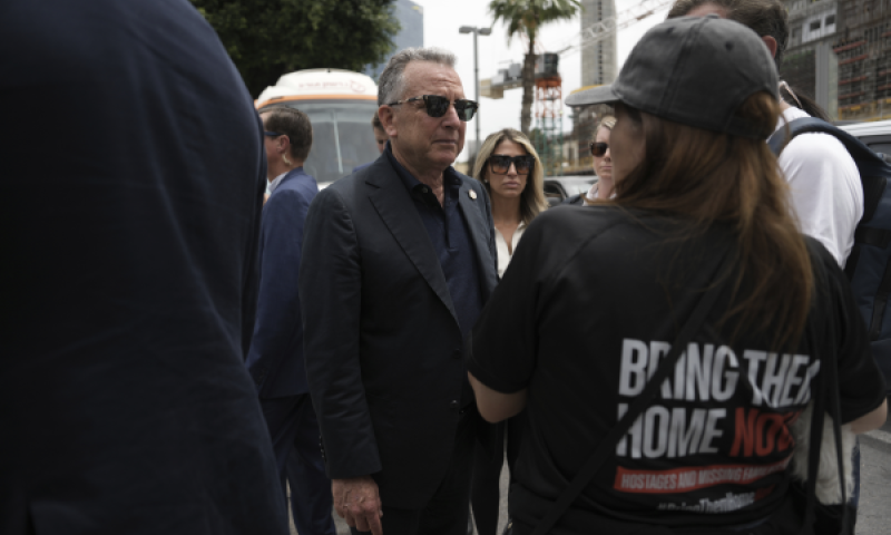 ויטקוף בכיכר החטופים [צילום: עודד בלילטי/AP]