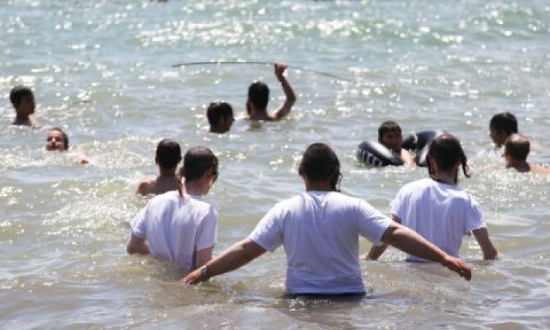מתרחצים בכנרת [צילום אילוסטרציה: דוד כהן/פלאש 90]