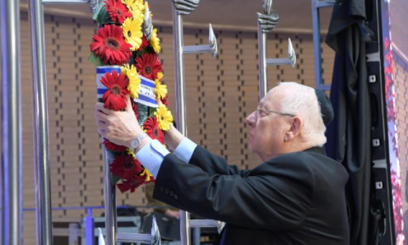 הנחת זר הזיכרון [צילום: עמוס בן-גרשום/לע"מ]