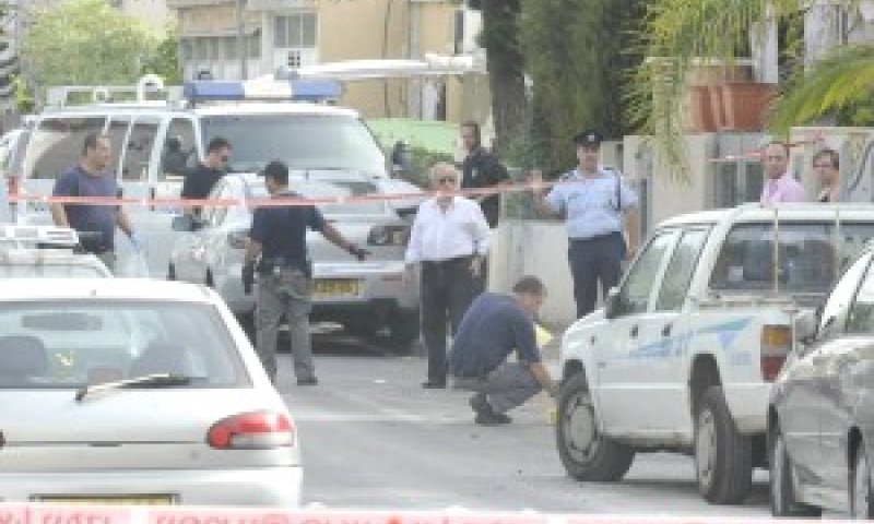 זירת הפיצוץ במכוניתו של חובל [צילום: בוצ&acute;צ&acute;ו]