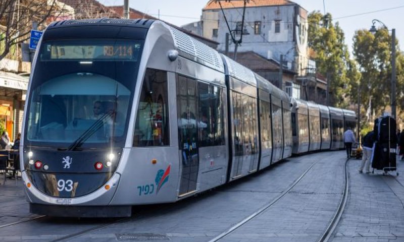 הרכבת הקלה [צילום: יונתן זינדל/פלאש 90]