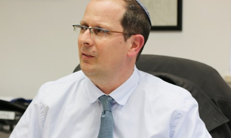 נזרי. אשתו [צילום: איציק וולף]