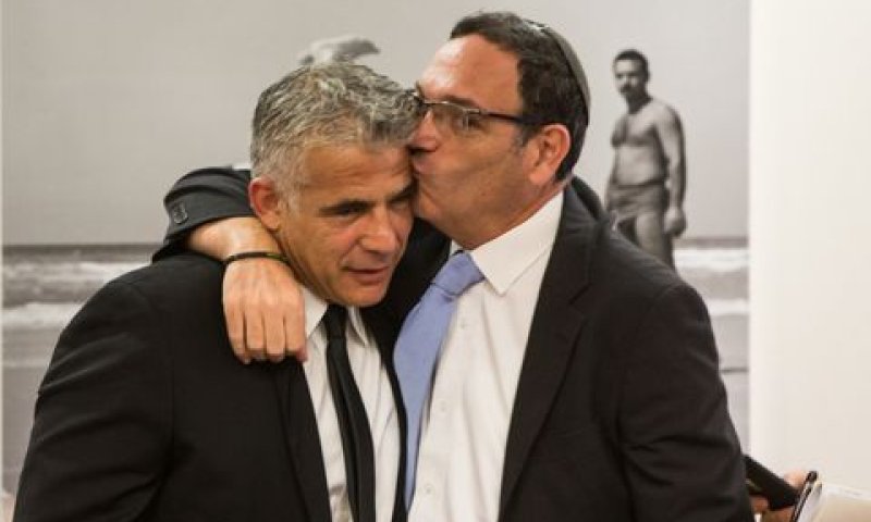 פירון ולפיד, היום [צילום: יונתן זינדל/פלאש 90]