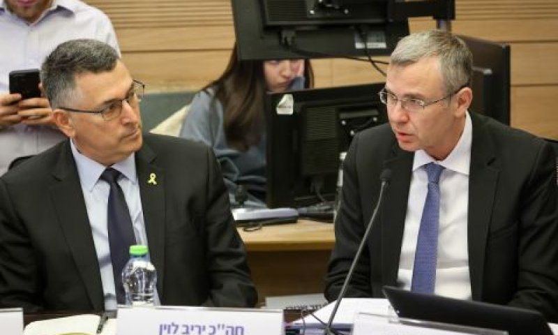 לוין וסער. "עשינו הלילה היסטוריה" [צילום: נועם מושקוביץ/דוברות הכנסת]